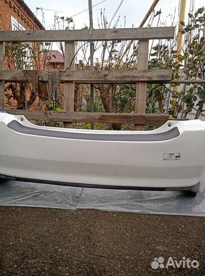 Бампер задний Toyota Prius
