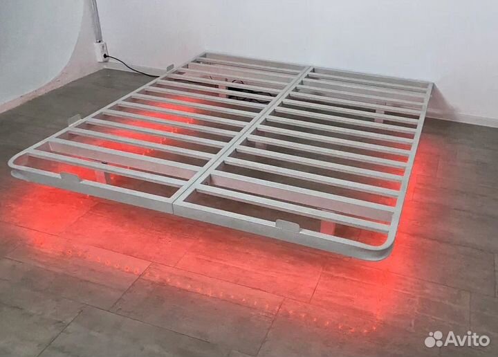 Парящая кровать с подсветкой