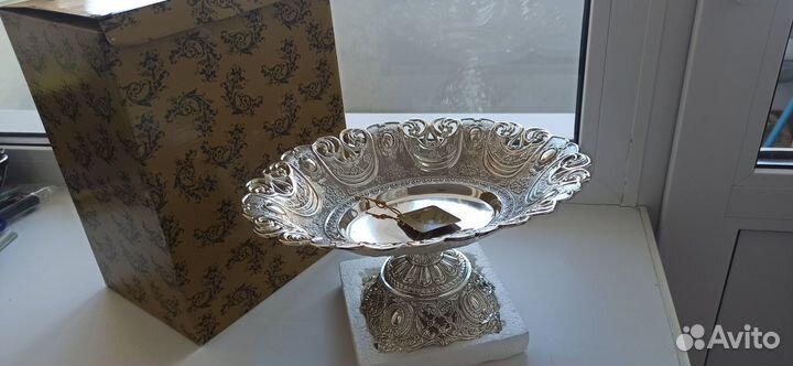 Ваза для фруктов на ножке металлические