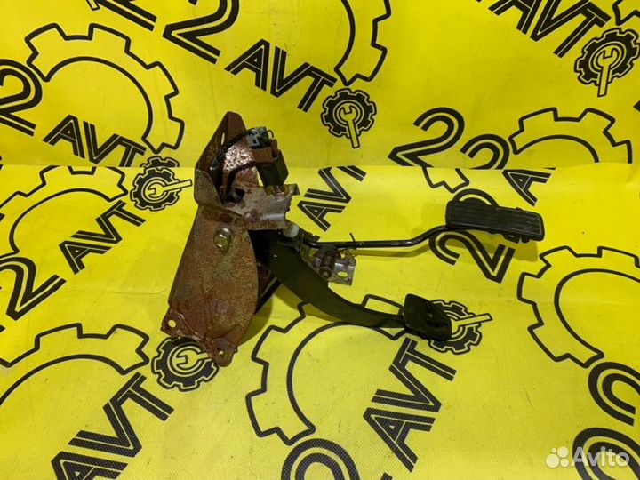 Педаль тормоза Subaru Forester SF5 EJ205 2001