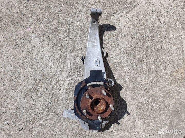 Кулак передний правый (Ступица ) для Nissan Fuga