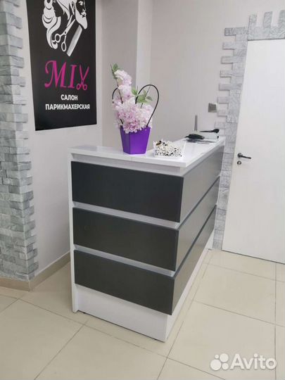 Стойка ресепшн