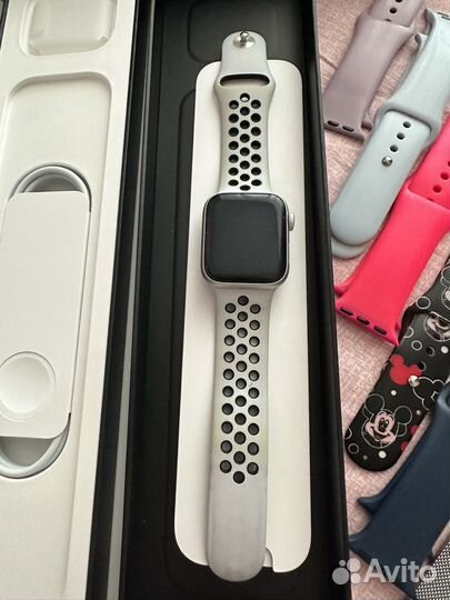 Часы apple watch se 40 mm nike