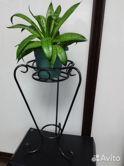 Подставка для цветов металлическая