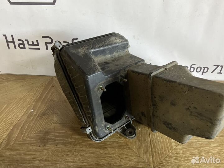 Корпус воздушного фильтра Mitsubishi Legnum