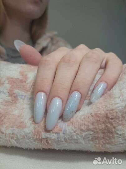 Модель на наращивание ногтей, коррекцию, педикюр