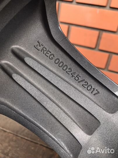 Один новый диск R18 Kia K5