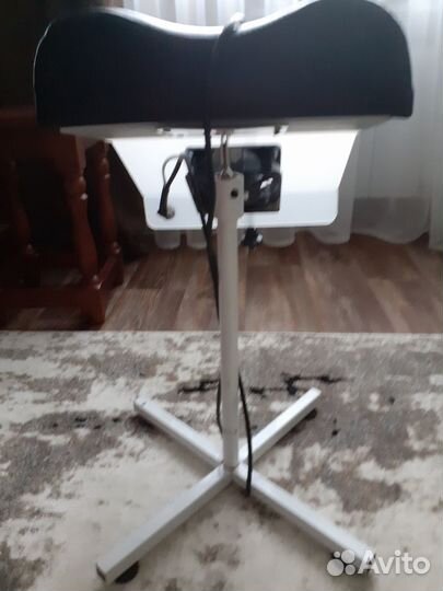 Стойка с пылесосом для педикюра