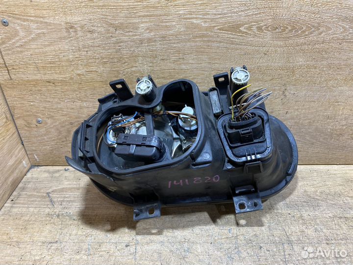 Фара передняя левая Volkswagen Golf 4 141820