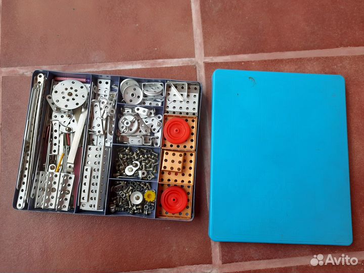 Детский металлический конструктор времен СССР