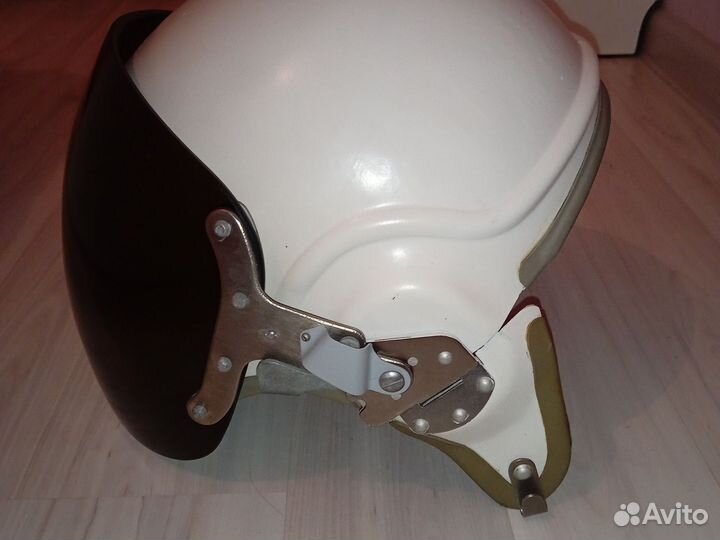 Защитный шлем авиационный в футляре