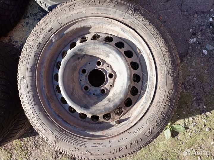 Goodyear UltraGrip 500 195/60 R15