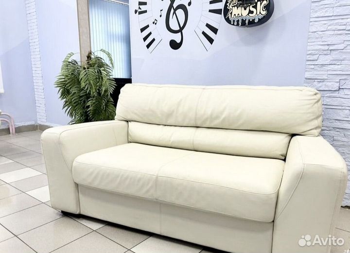 Кожаный диван