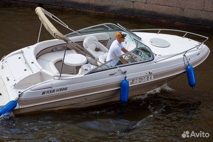 Круизный каютный катер four winns