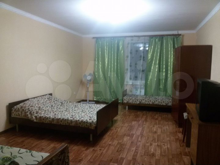 Комната 24 м² в 6-к., 1/3 эт.