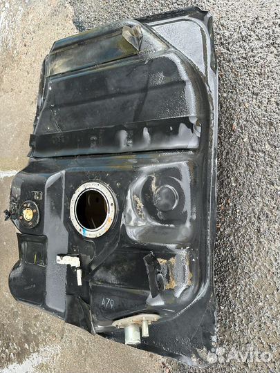 Топливный бак Toyota land cruiser 100 200