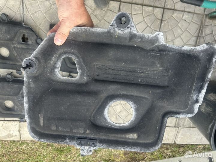Декоротивная крышка двигателя Рено Эспейс 5