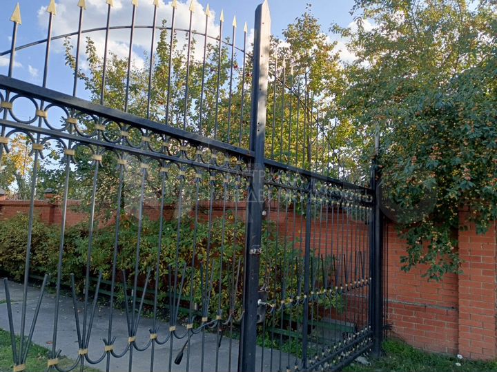 Дом 870 м² на участке 42 сот.