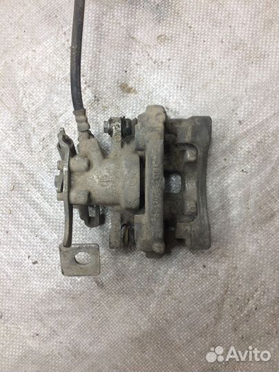 Суппорт тормозной задний левый Тойота Королла