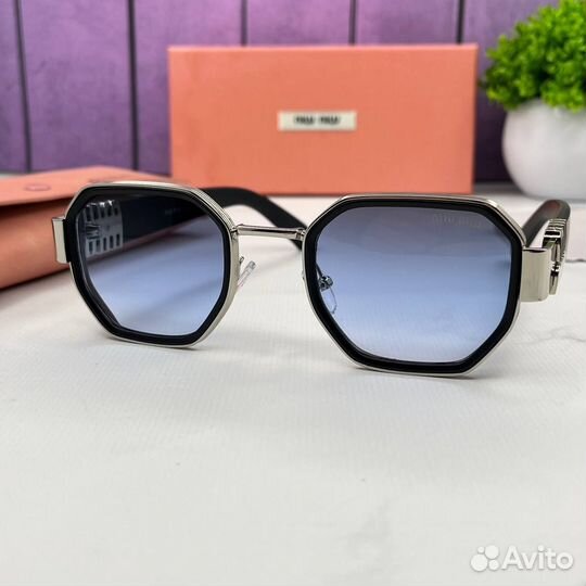 Солнцезащитные очки Miu Miu
