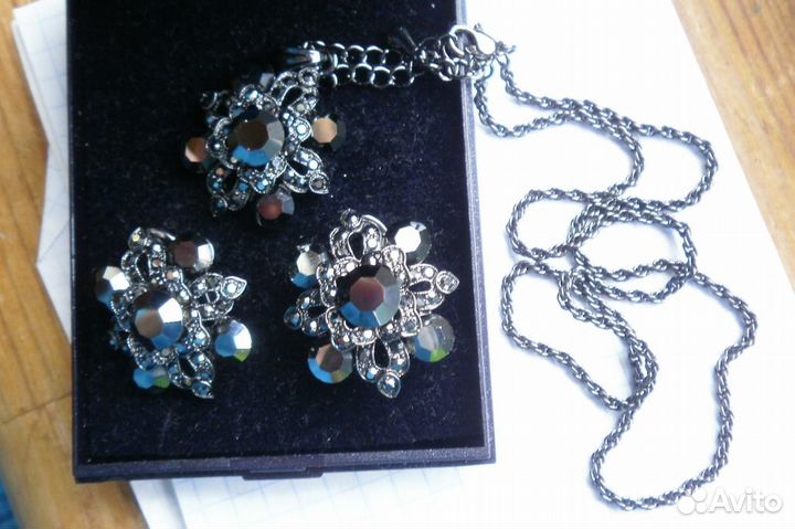 Комплект Серьги и кулон Сваровски