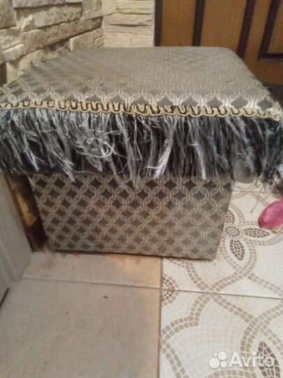 Вешалка пуфик