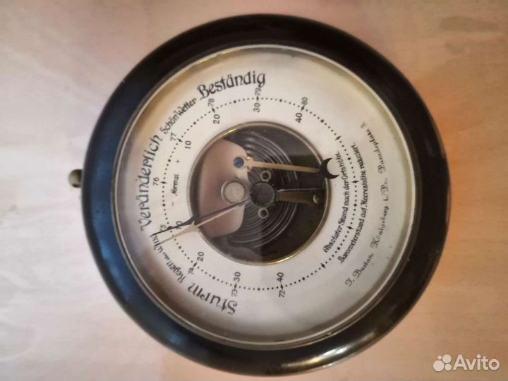 Старинный барометр