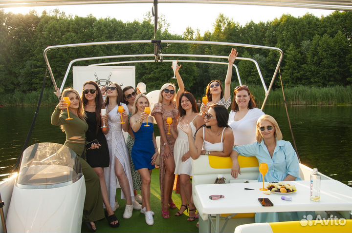 Девичник на катере Манго