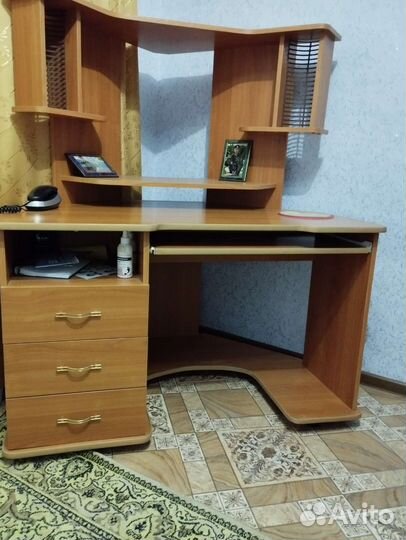 Компьютерный стол