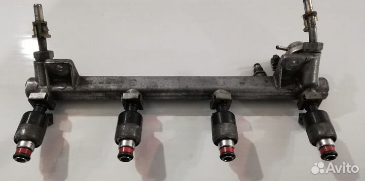 Рампа топливная GM 90411551 в сборе