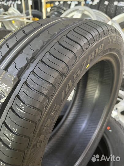 Royal Black Royal Performance 235/45 R18 98W