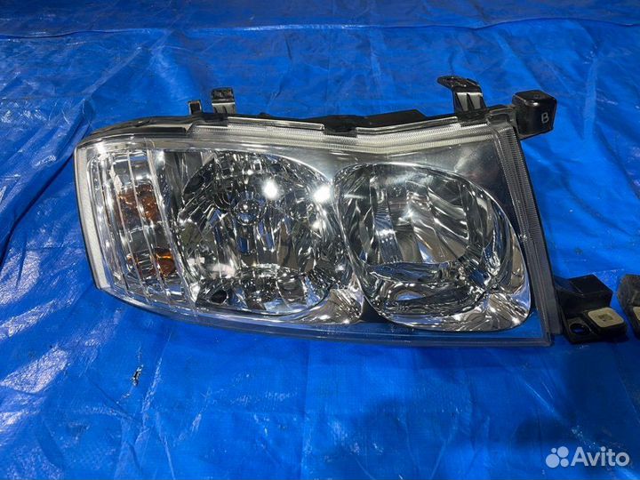 Фара Nissan Gloria HY34 VQ30DET 2004