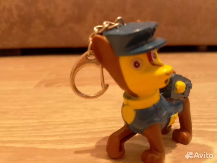 Брелок Гонщик с фонариком и голосом