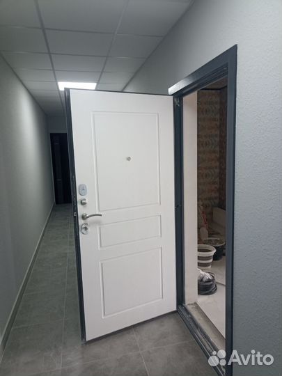 Дверь входная металлическая от застройщика