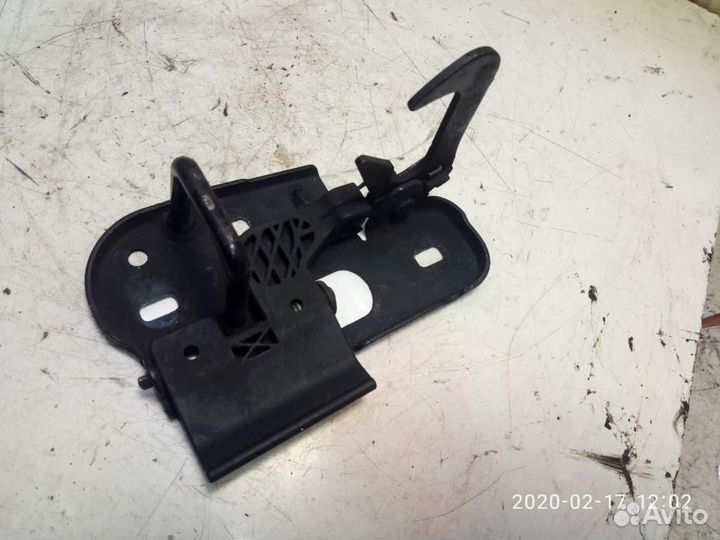 Замок капота Volkswagen Touran