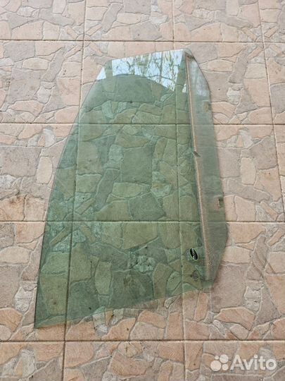 Стекло двери Volkswagen Touran