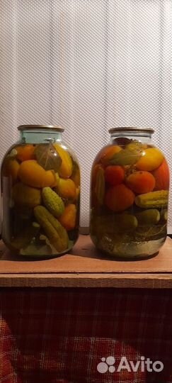 Огурцы с помидорами соленые