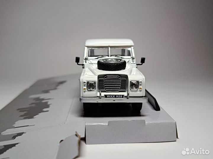 Land Rover Series 109 Pickup white Cararama 1:43