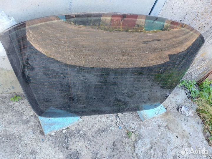 Заднее стекло Опель Омега В