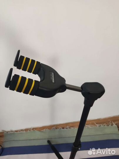 Стойка гитарная с автозахватом