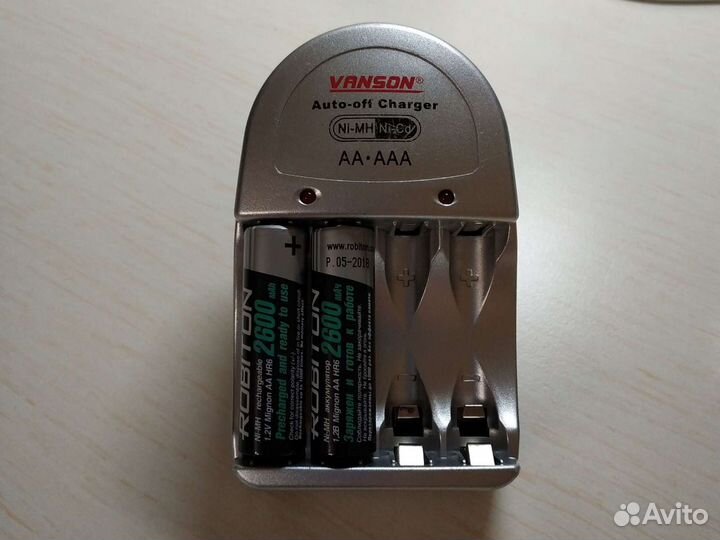 Зарядное устройство для аа и ааа с 2 акк батареями