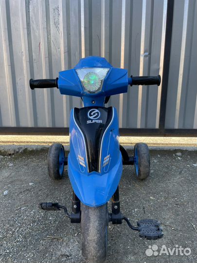 Трехколесный велосипед