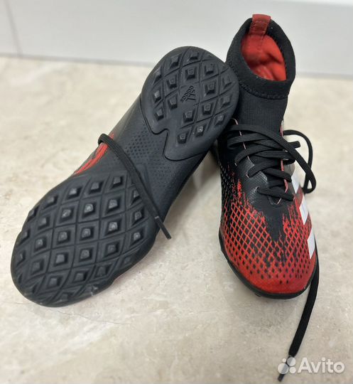 Детские футбольные бутсы сороконожки