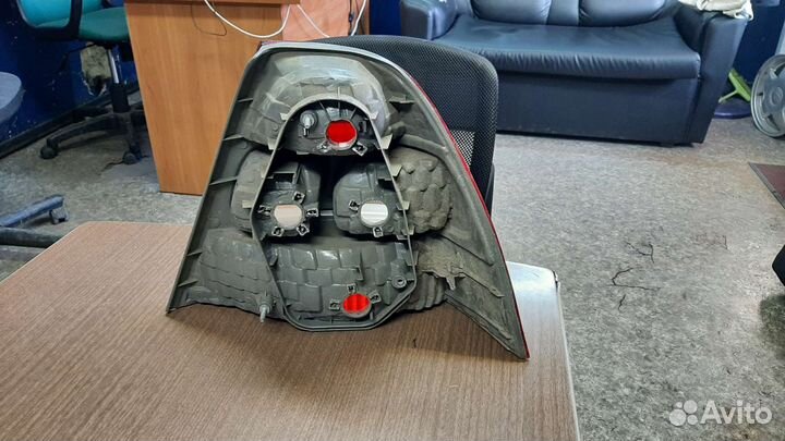 Задний фонарь toyota corolla 120