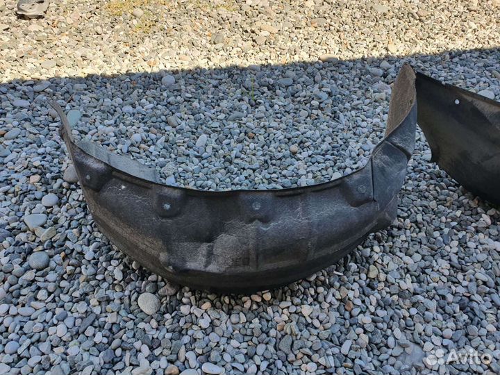 Подкрылок задний левый и правый для Lexus IS250