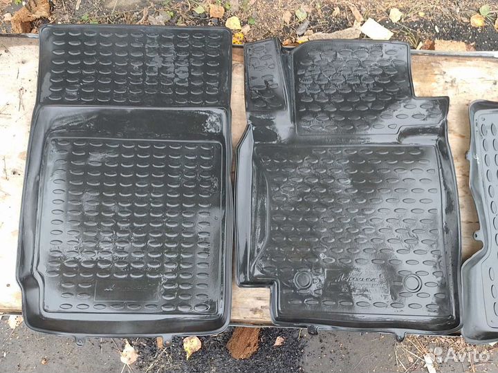 Автомобильные коврики резиновые