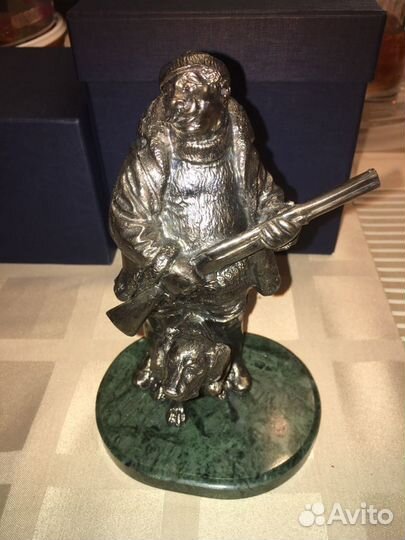 Охотник с собакой.Статуэтка
