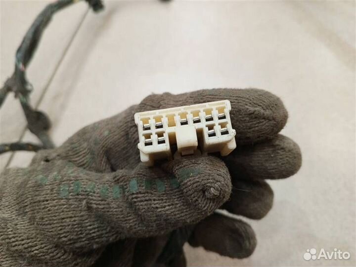 Проводка двери передней правой Mitsubishi Pajero