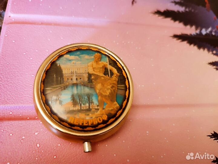 Шкатулка таблетница