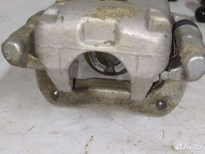 Суппорт правый задний Пежо 408